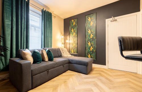 Londonderry Apartment | Violet Suite Apartments
