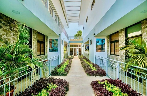 Jaco House | VIP Bachelor Party 14 Bedroom. Downtown Jaco Beach . 5 blocks to Cocal Casino !