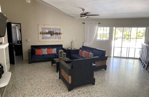 Los Maestros Resort | VIP Confesi Suite closest to beach/pools