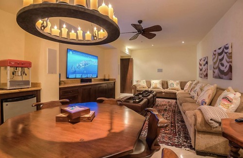 Pedregal Villa | VIP Mansion | Bartender, Chef, Maid included