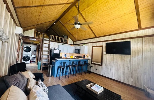 Groveoak Apartment | ViP Retreat at Lake Guntersville - Lucky Lodge & Coco Château