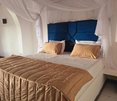 Darga Town House | VIP room in villa with pool and garden