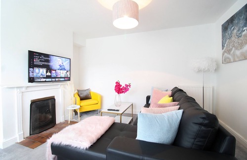 Aylesbury House | Virexxa Aylesbury Centre - Deluxe Suite - 3Bed House with Free Parking
