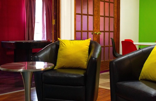 Norfolk - Virginia Beach House | Virginia Beach comfort stay. 9 miles from Oceanfront Free Breakfast & Starbucks
