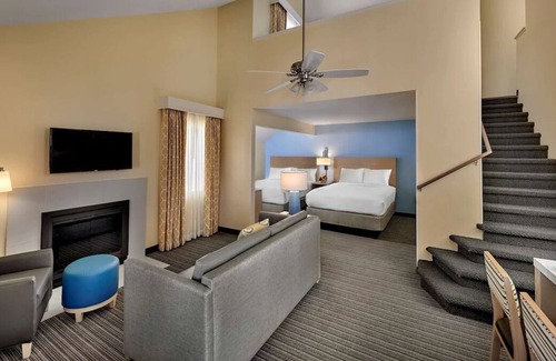 Chesterfield House | Visit Chesterfield! 3 Spacious Suites with Full Kitchen! Pool & Sports Court!