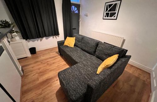 Luton House | Visit Luton With This 2 BR Rental - Sleeps 6