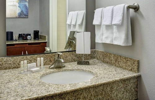 Brookfield Hotel | Visit Pabst Mansion, Milwaukee’s Pioneer Brewing Family! Pets Allowed, Pool!