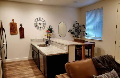 Paradise Apartment | Visit Paradise 1/1 NEW Apt Home