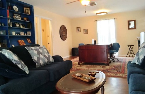 Alamo House | Visitors and Birders Love Us ...Historical Musicians Home in the Heart of