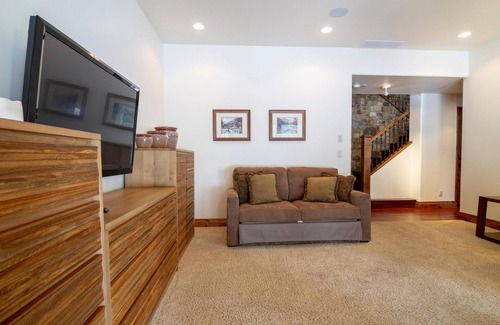 Tamarack Resort House | Vista Azul Estate Home - Remarkable Estate Home|Wood Fireplace|Resort Views