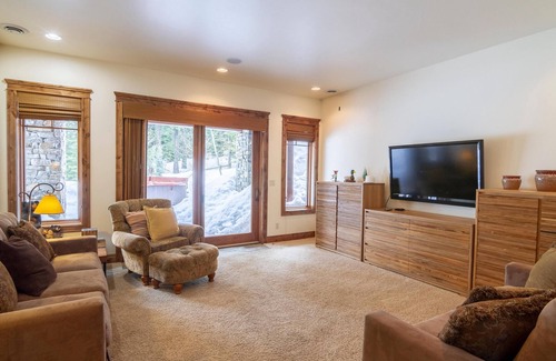 Tamarack Resort House | Vista Azul Estate Home - Remarkable Estate Home|Wood Fireplace|Resort Views