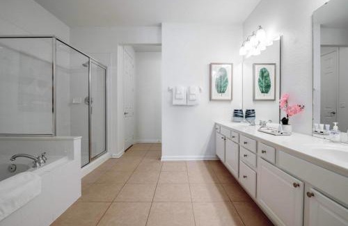 Florida Central Atlantic Coast Apartment | Vista Cay Lakeview Allure Near all Theme Parks, and walk to Convention Center