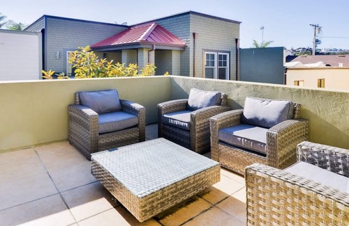 Capitola House | Vista Cortile - Unique Townhouse