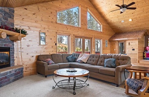 Lead Villa | Vista Lodge 7 BR Villa with Hot Tub, Sauna and Panoramic Mountain Views