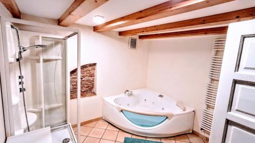 Trento Old Town Apartment | Vista mercatini -Jacuzzi- 100mq deluxe x 6persone