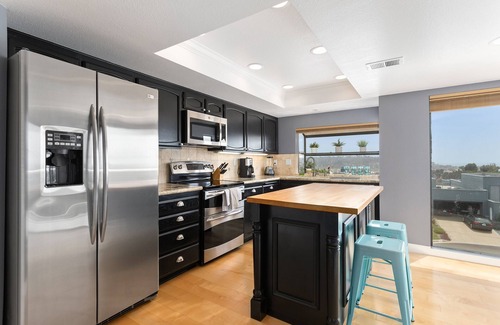 San Diego Condo | Vista Pacific- Del Mar Rental with Ocean Views, Pool, A/C & Walkable Dining