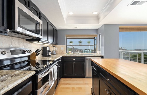 San Diego Condo | Vista Pacific- Del Mar Rental with Ocean Views, Pool, A/C & Walkable Dining