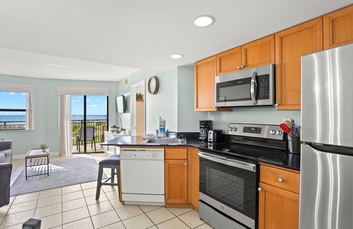 Belle Vista Condo | π
Vista's on the Gulf #202 β Gulf Front Luxury with Balcony Views & Resort Amenities