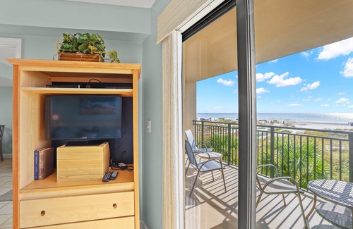 Belle Vista Condo | π
Vista's on the Gulf #202 β Gulf Front Luxury with Balcony Views & Resort Amenities