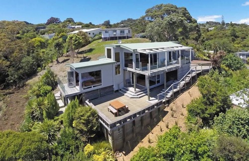 Onetangi House | Vista Twenty One | Stay Waiheke