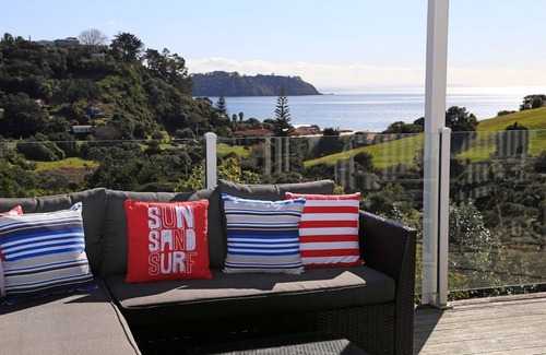 Onetangi House | Vista Twenty One | Stay Waiheke