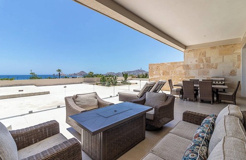 El Tezal Apartment | Vista Vela Luxury Ground Floor Terrace & BBQ!
