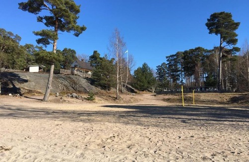 Varmdo Cabin | Vita Grindarna / Djurö havsbad