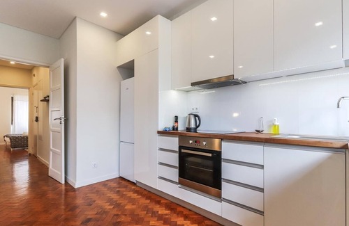 Linda-a-Velha Apartment | Vita Portucale Ajuda Delight