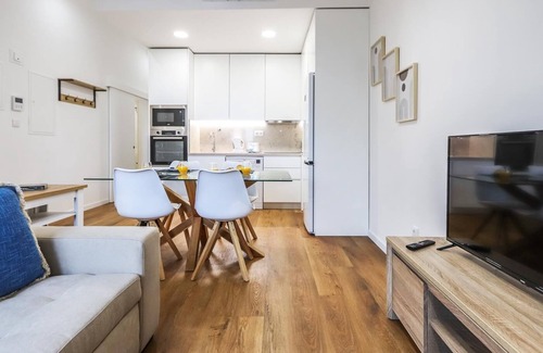 Santo Condestavel Apartment | Vita Portucale | Campo de Ourique River View 3E