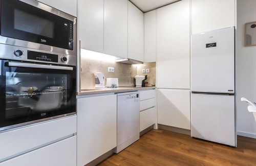 Santo Condestavel Apartment | Vita Portucale | Campo de Ourique River View 3E