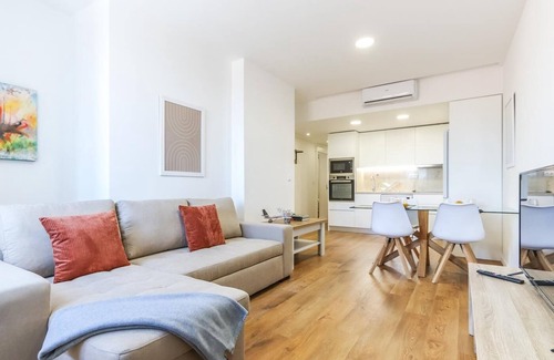 Santo Condestavel Apartment | Vita Portucale | Campo de Ourique River View 1E