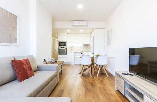 Santo Condestavel Apartment | Vita Portucale | Campo de Ourique River View 1E