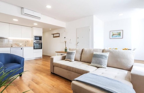 Santo Condestavel Apartment | Vita Portucale | Campo de Ourique River View 1D