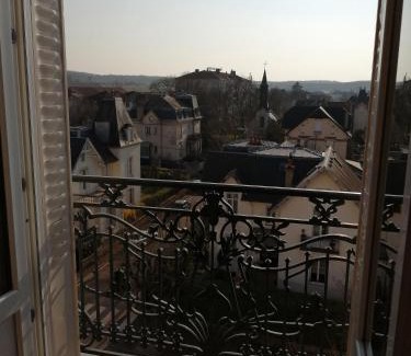 Vittel Apartment | Vittel Spacieux 2 pièces Rénové - Confortable - Vue - 200 mètres Thermes