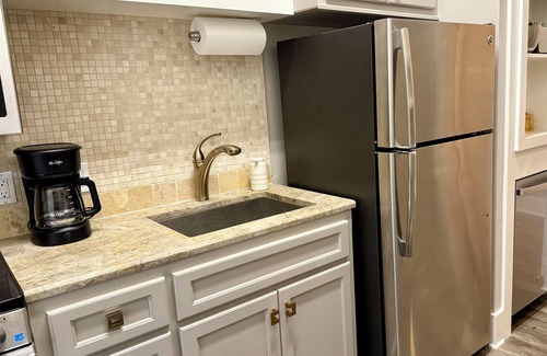 Biloxi Condo | Viva Biloxi - one bed/one bath near Biloxi Beach & only one block to casinos!