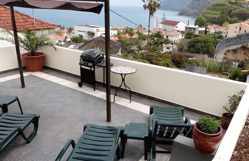 Porto da Cruz Apartment | Vivenda Linda Vista 1 Beautiful Sea and Mountain Views in Porto da Cruz