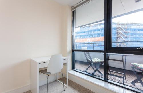 Cathedrals Apartment | Vivid Apartment in Central London