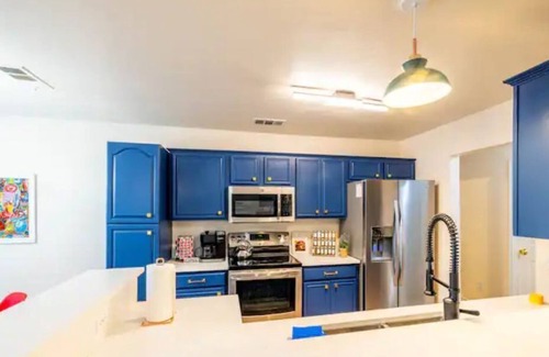 Sachse House | Vivid Vibes:A Burst of Energy