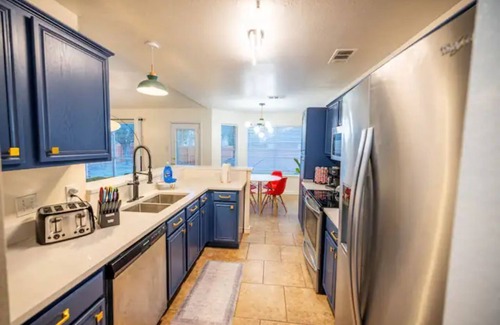 Sachse House | Vivid Vibes:A Burst of Energy