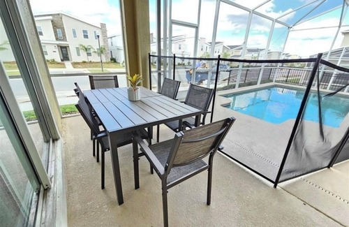 Four Corners House | Vivid Vista Villa