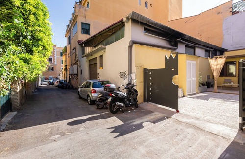Pigneto Apartment | Vivilo Collection Pigneto Patio Apartment Private Parking and Patio