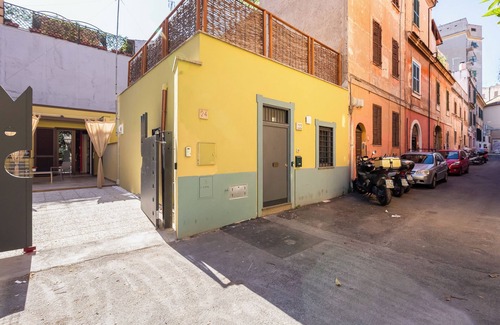 Pigneto Apartment | Vivilo Collection Pigneto Patio Apartment Private Parking and Patio