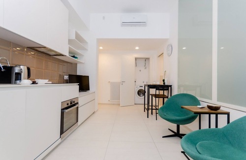 Porta Vittoria Apartment | VivimiHome - Stunning Apartment with parking near Airport