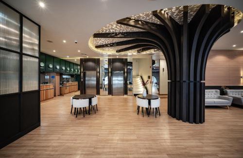 Ratchathewi Hotel | VIX Bangkok at Victory Monument