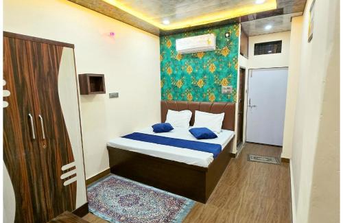 Varanasi Hotel | VNS - HOTEL PREMIUM KASHIKA GUEST HOUSE - Best Hospitality & Comfortable Room In Varanasi - Full Air Conditioning Rooms - Free Wi-Fi & - BEST GUEST HOUSE IN VARANASI