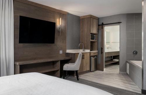Downtown Niagara Falls Hotel | voco Niagara Falls - The Cadence by IHG