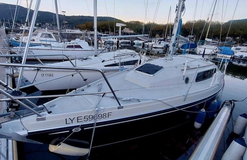 Aix-les-Bains Boat Rental | Voilier Sunbeam Yachts 27,5 à quai au Grand Port Aix les Bains