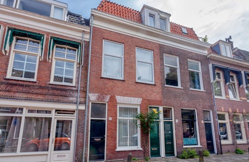 Centrum Apartment | Voldersgracht Canal Home Haarlem
