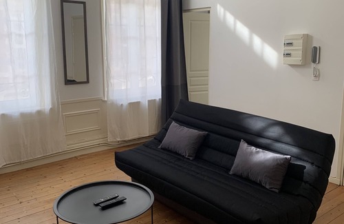 Saint-Quentin Apartment | Voltaire 4 Chez Adrien