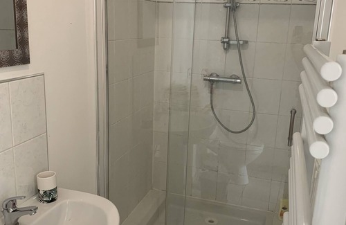 Saint-Quentin Apartment | Voltaire 4 Chez Adrien